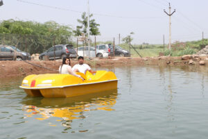 couple-boating-pawar-agro-resort